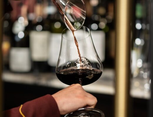 Faut-il carafer un vin de Bourgogne avant de le servir ?