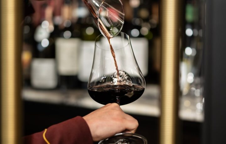 Faut-il carafer un vin de Bourgogne avant de le servir ?