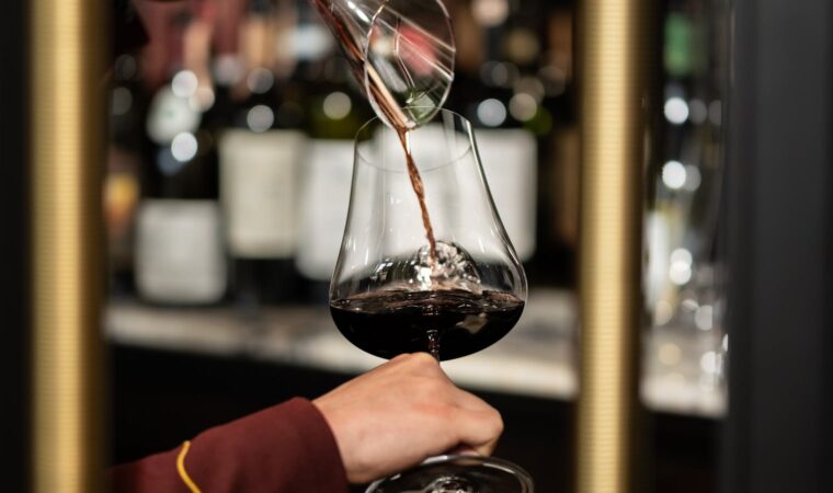 Faut-il carafer un vin de Bourgogne avant de le servir ?