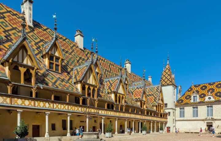 Hospices de Beaune : visite, œuvres et vente des vins en Bourgogne