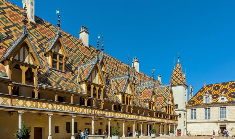 Hospices de Beaune : visite, œuvres et vente des vins en Bourgogne