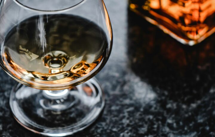 La Fine de Bourgogne : l&rsquo;eau-de-vie née des lies du terroir bourguignon