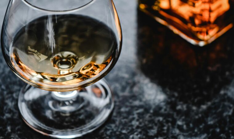La Fine de Bourgogne : l&rsquo;eau-de-vie née des lies du terroir bourguignon